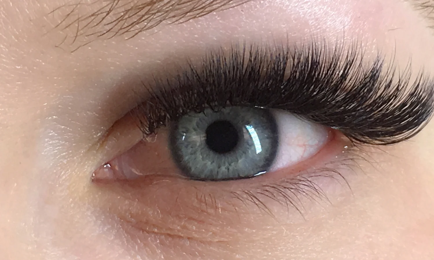 Full volume lash extension set after application at Aloha Beauty Lounge